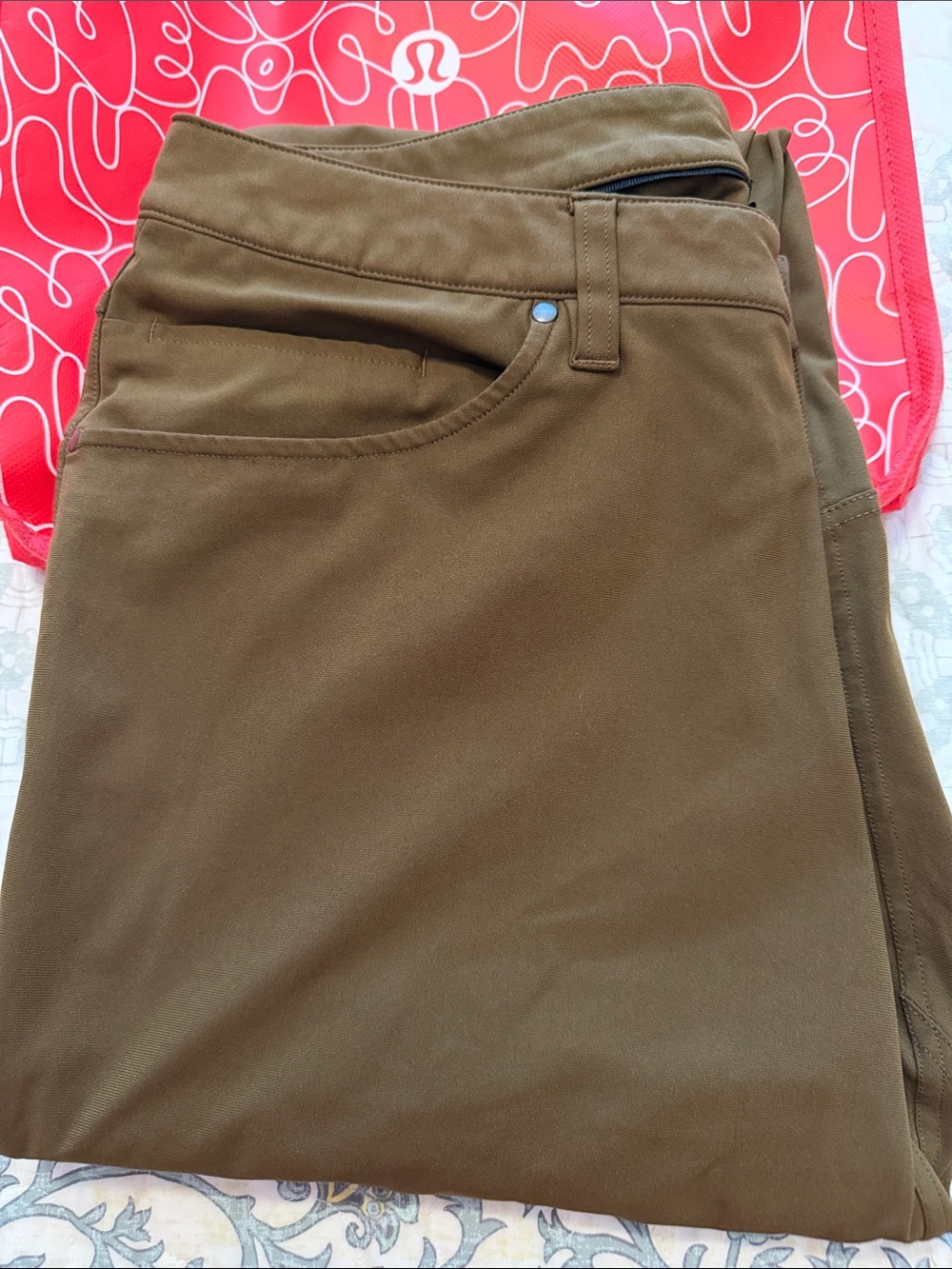 LULULEMON  ABC Men's Slim Fit Dark Brown Pants 33 Waist , 32”Length